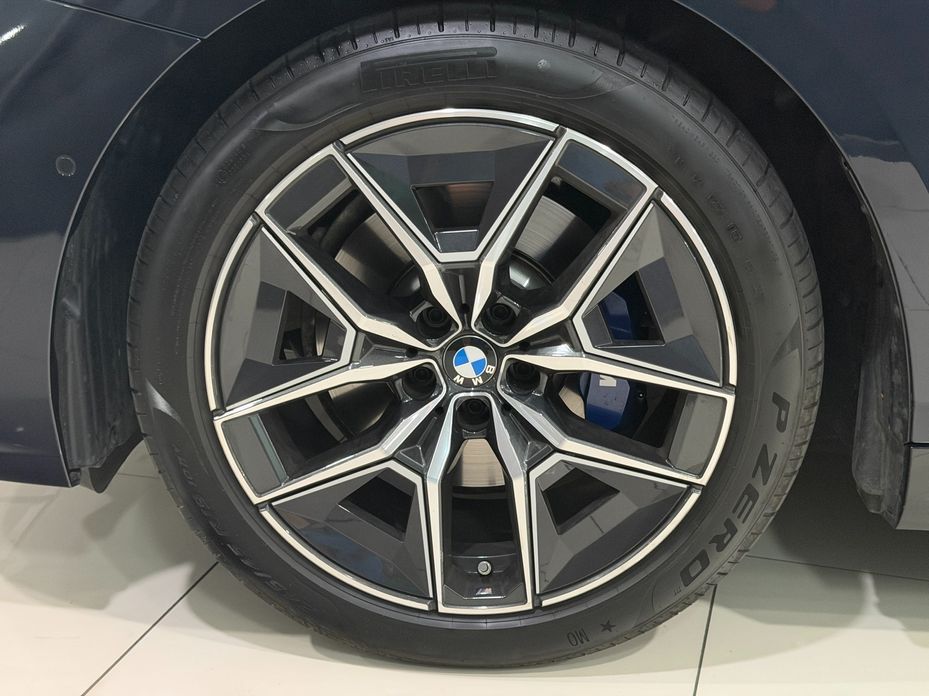 BMW 5-Series 2025