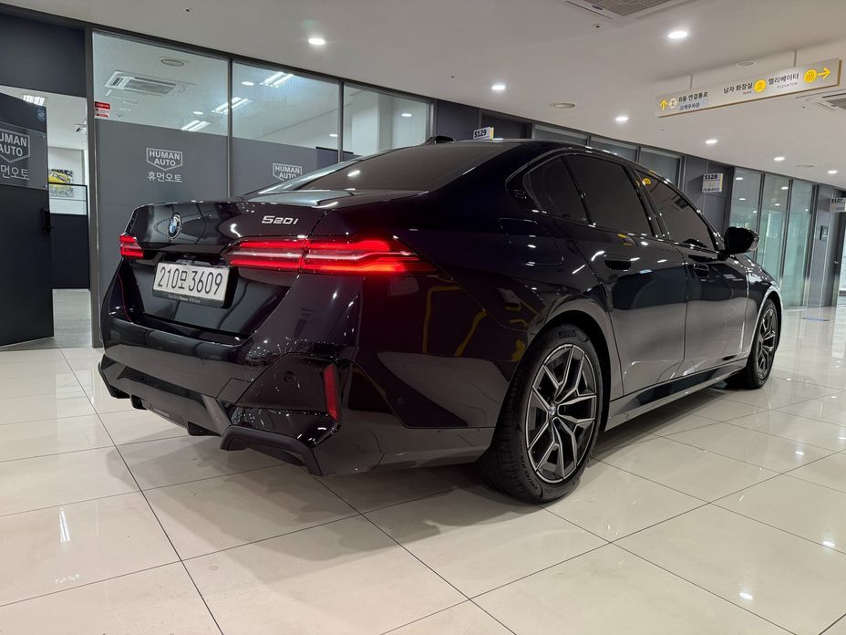 BMW 5-Series 2025