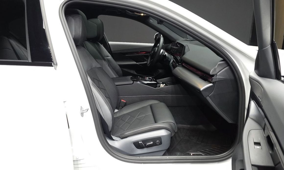 BMW 5-Series 2025