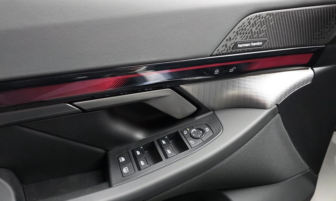 BMW 5-Series 2025