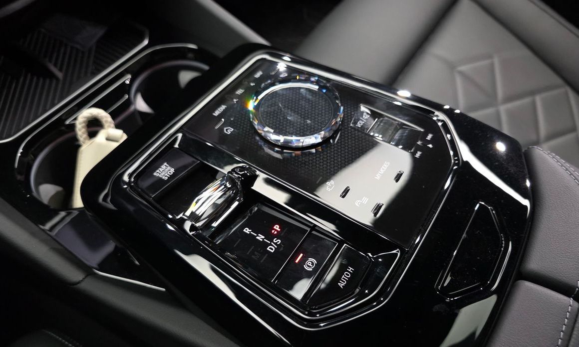 BMW 5-Series 2025