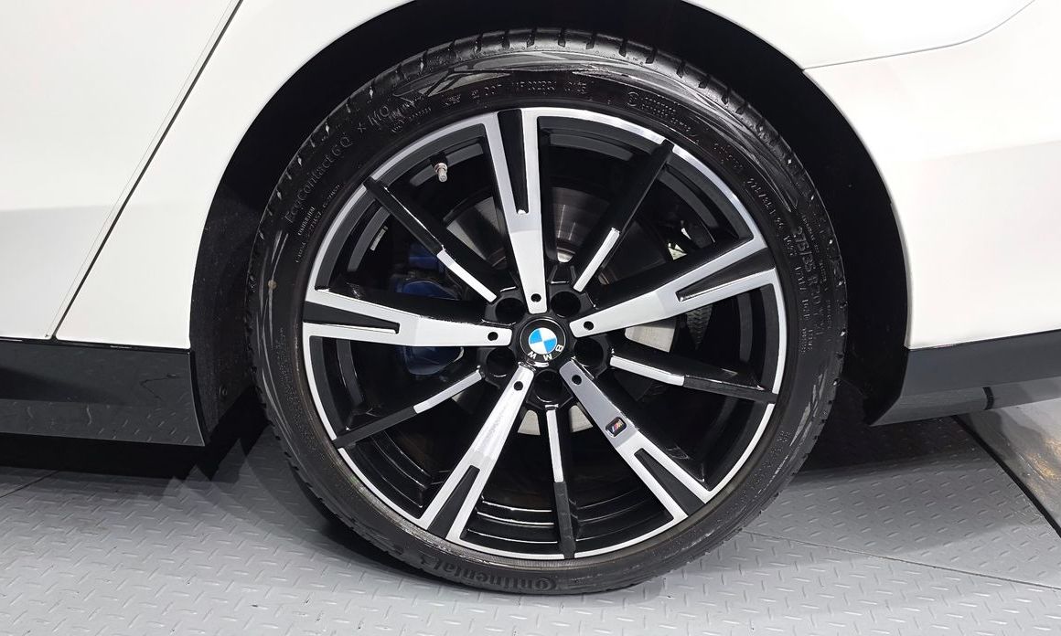 BMW 5-Series 2025