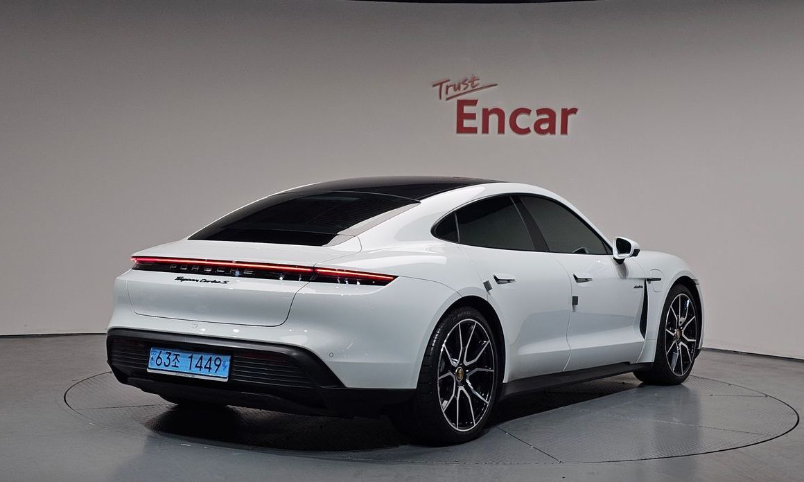 Porsche Taycan 2023