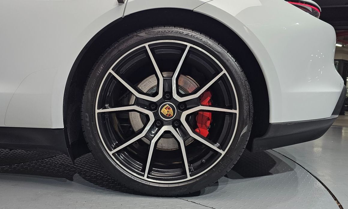 Porsche Taycan 2023