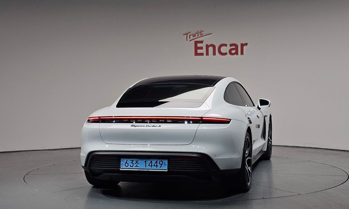 Porsche Taycan 2023