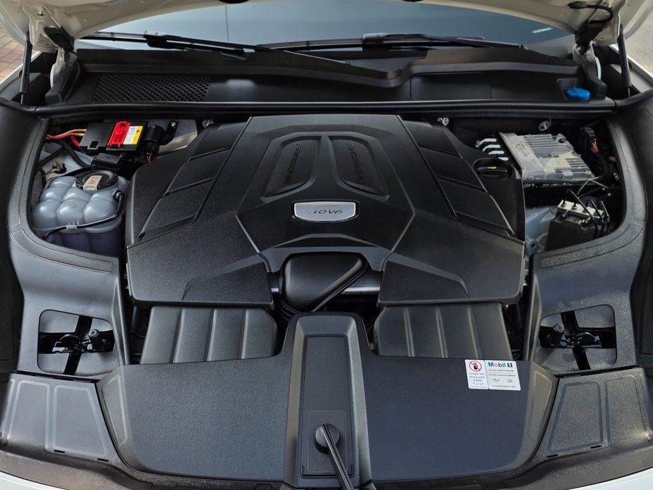 Porsche Cayenne 2021