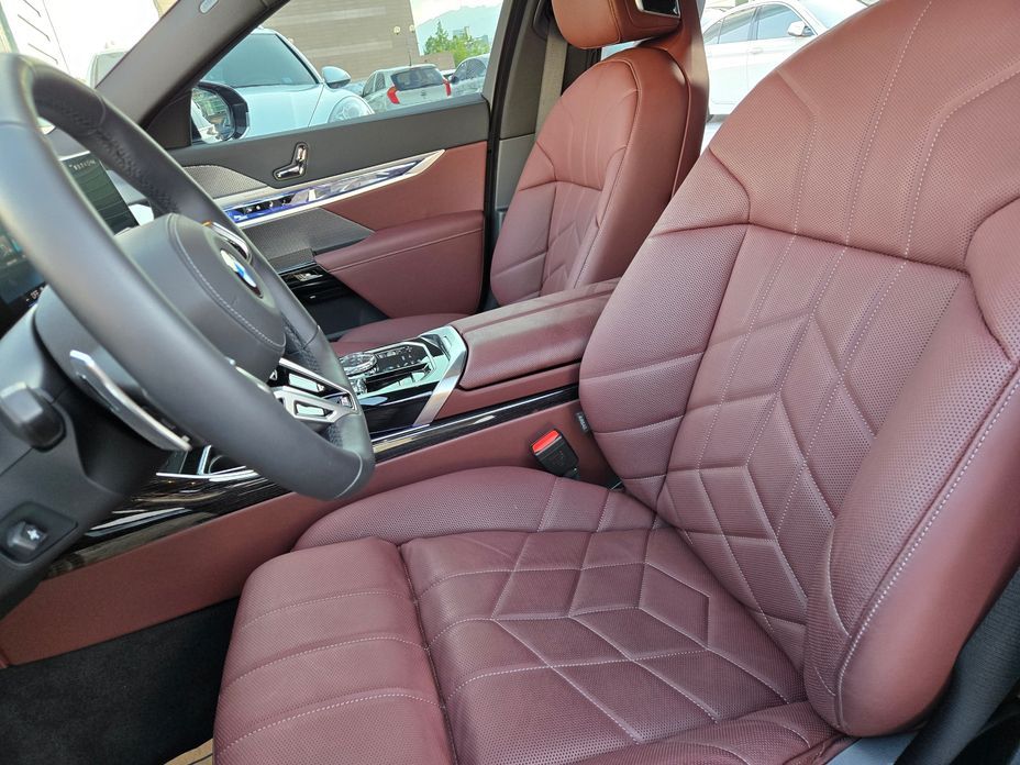 BMW 7-Series 2025