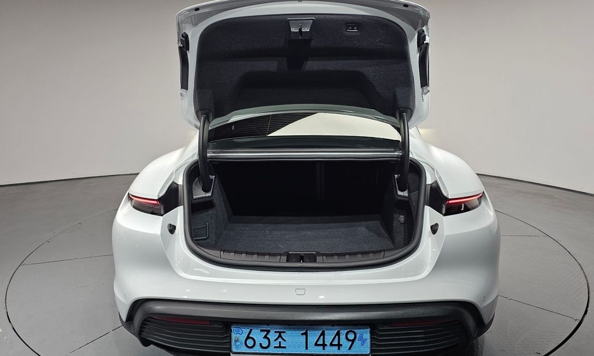 Porsche Taycan 2023