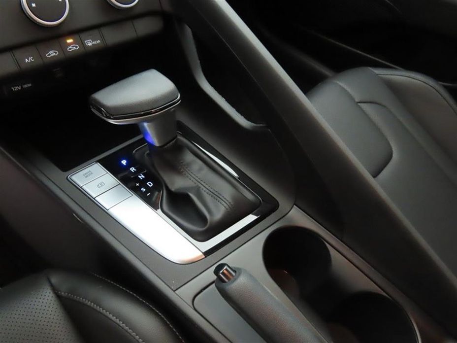 Hyundai AVANTE 2021