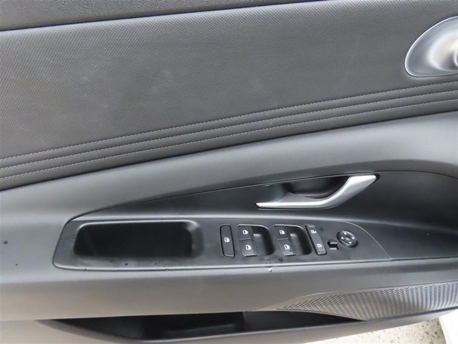 Hyundai AVANTE 2021
