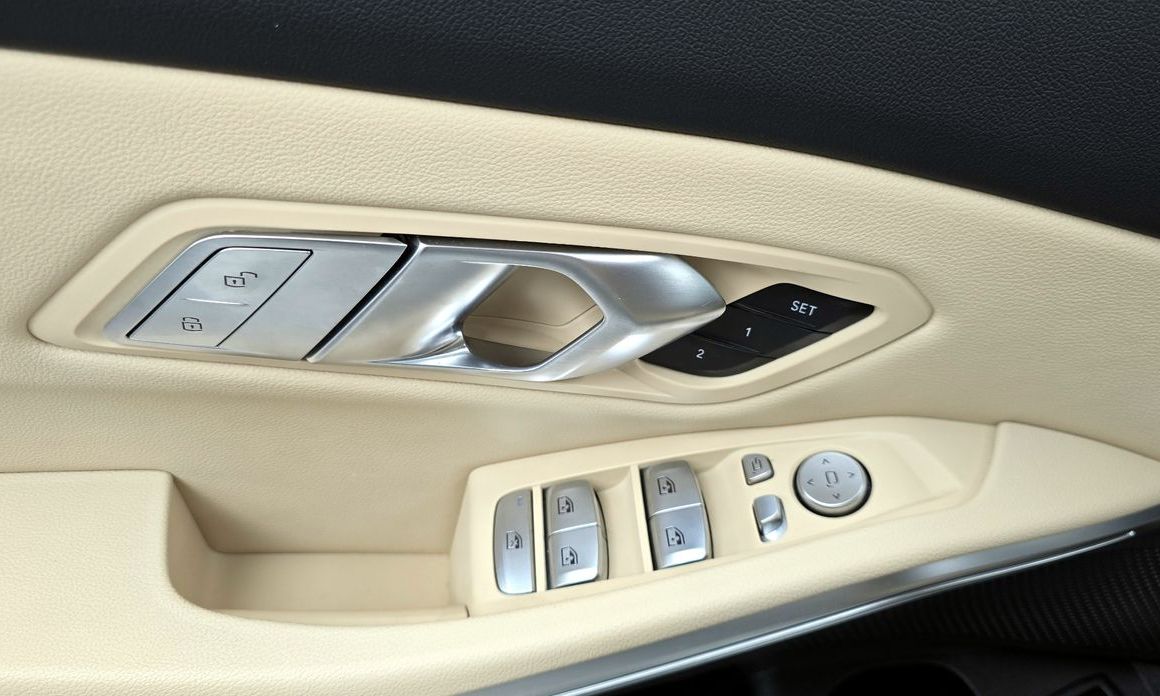 BMW 3-Series 2023