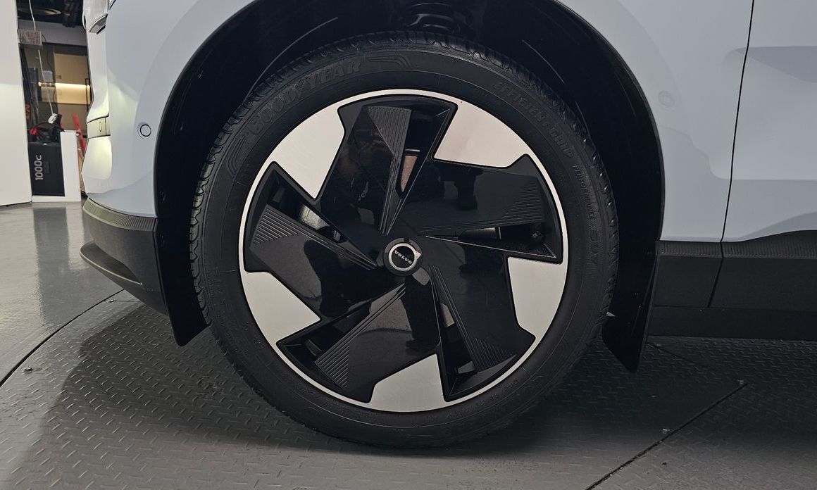 Volvo EX30 2025