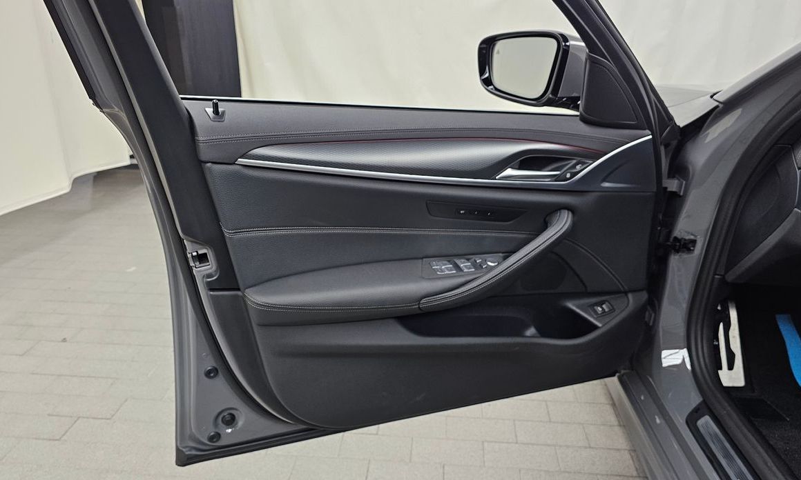 BMW 5-Series 2022