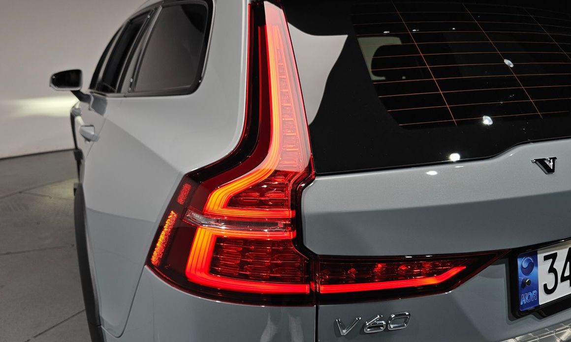 Volvo V60 2024