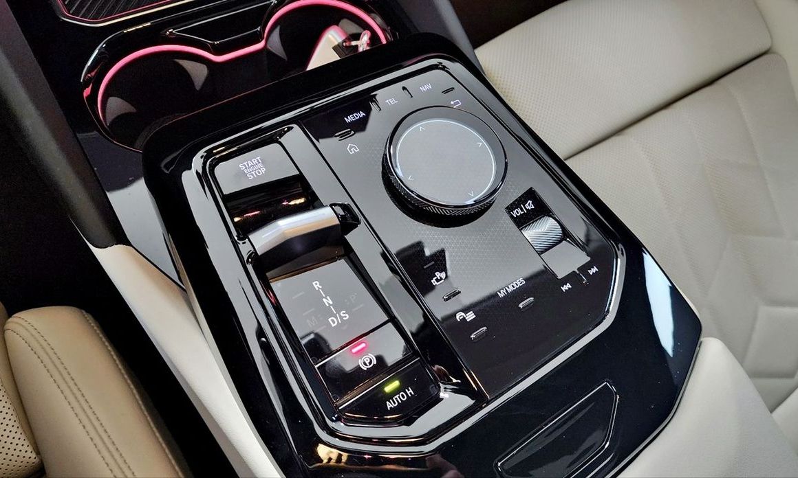 BMW 5-Series 2025