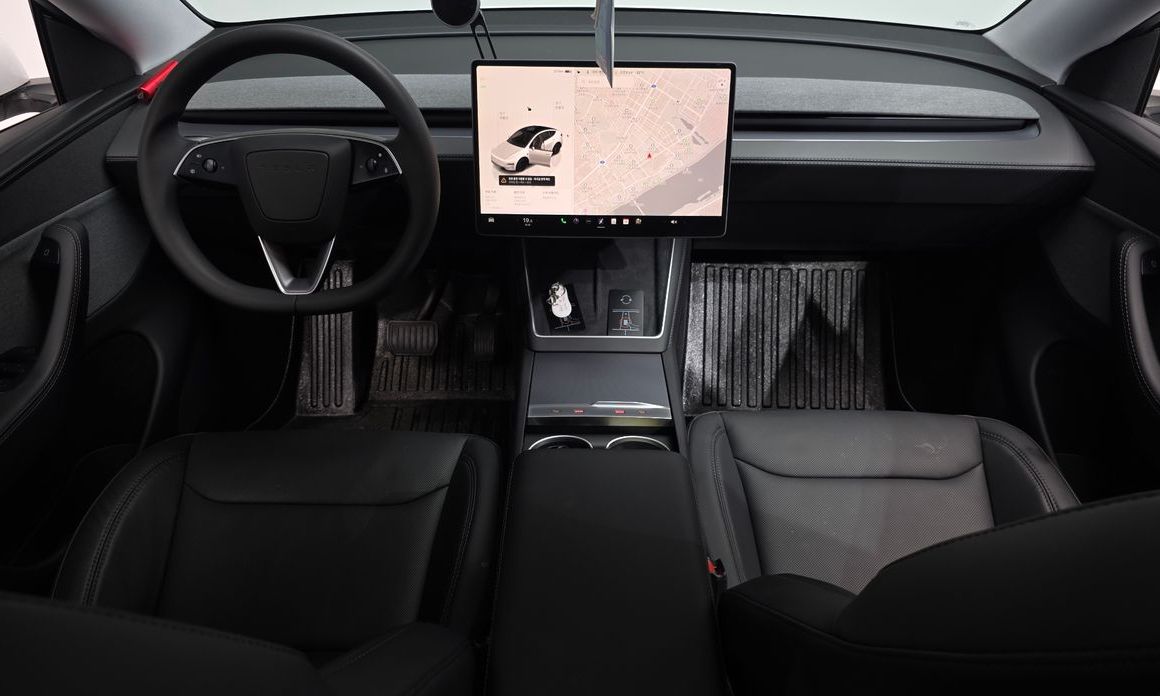 Tesla Model Y 2025