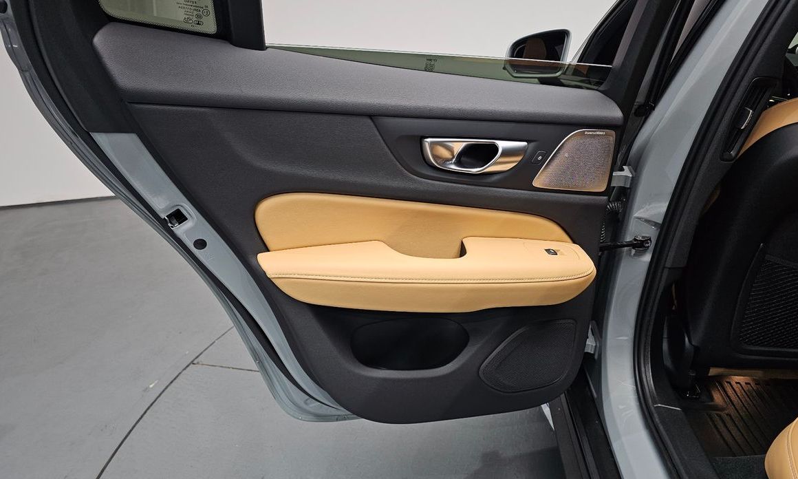 Volvo V60 2024