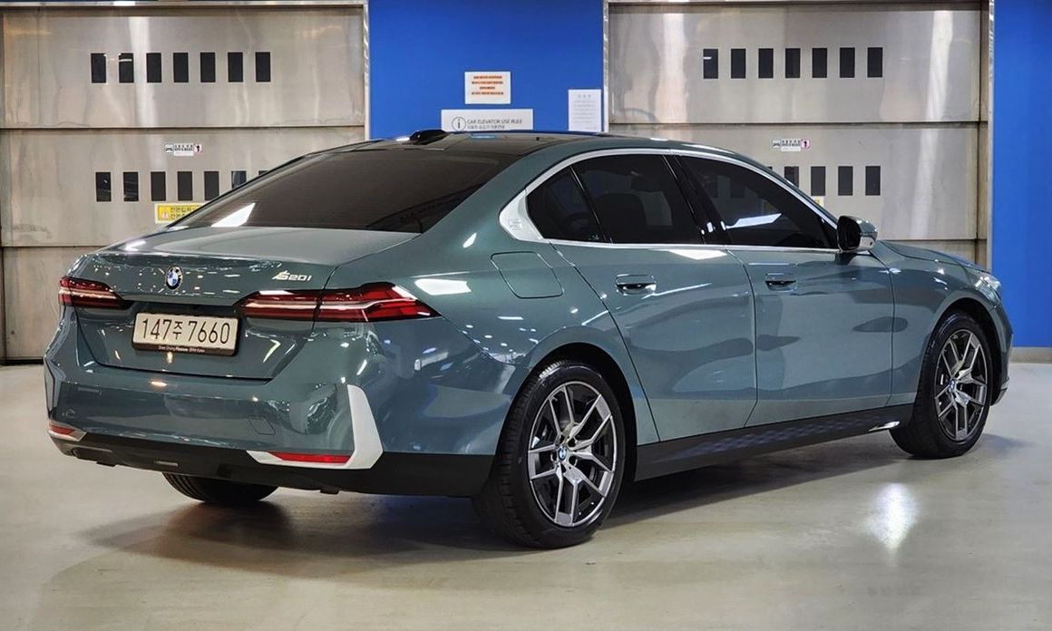 BMW 5-Series 2025