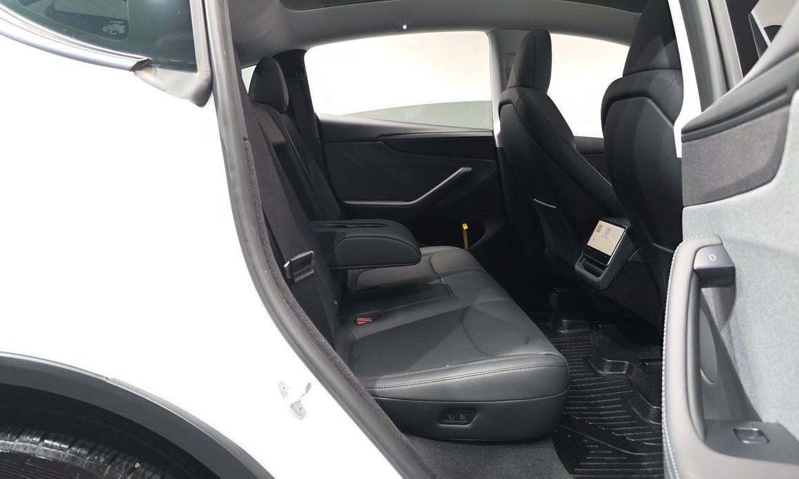 Tesla Model Y 2025