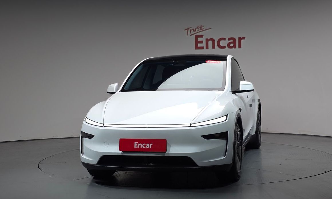 Tesla Model Y 2025