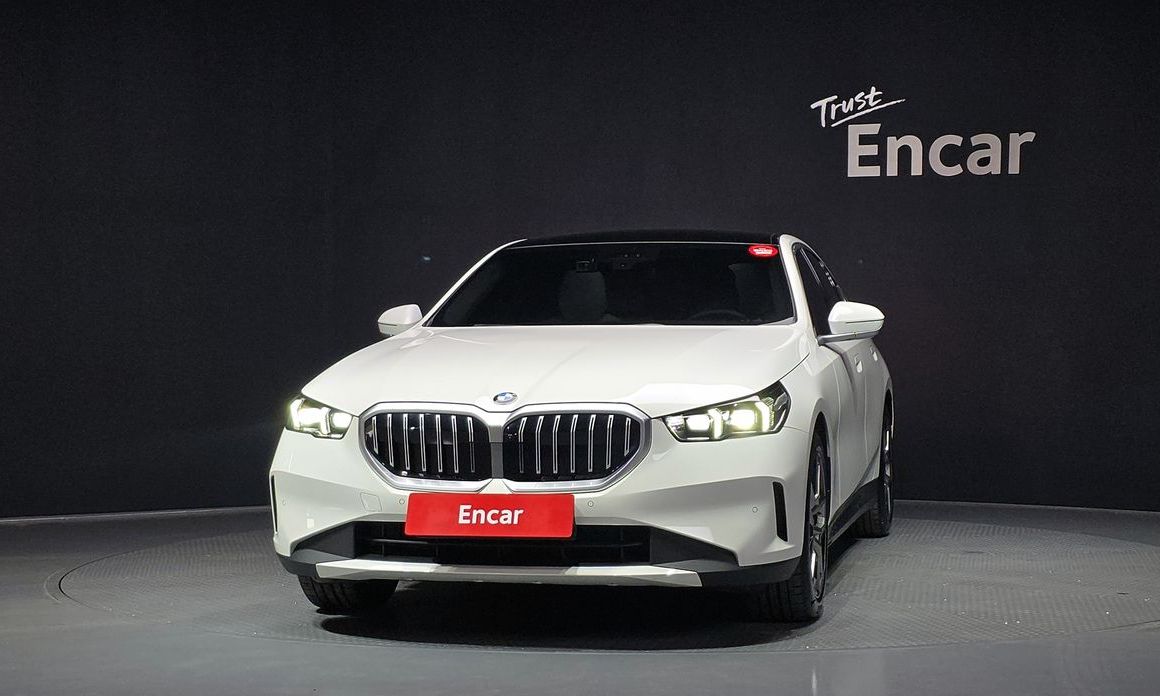 BMW 5-Series 2025