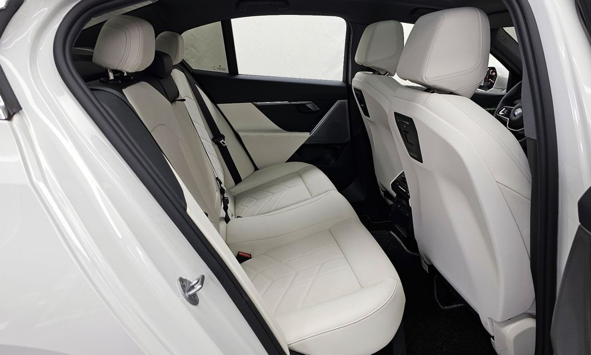 BMW 5-Series 2025