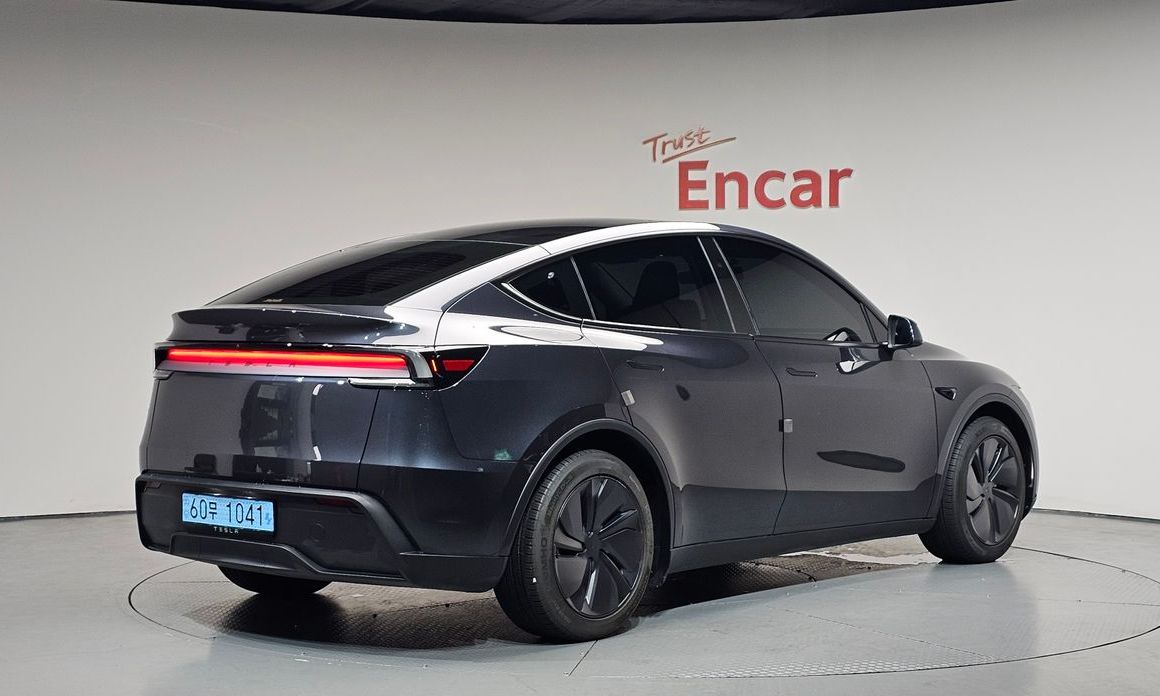 Tesla Model Y 2025