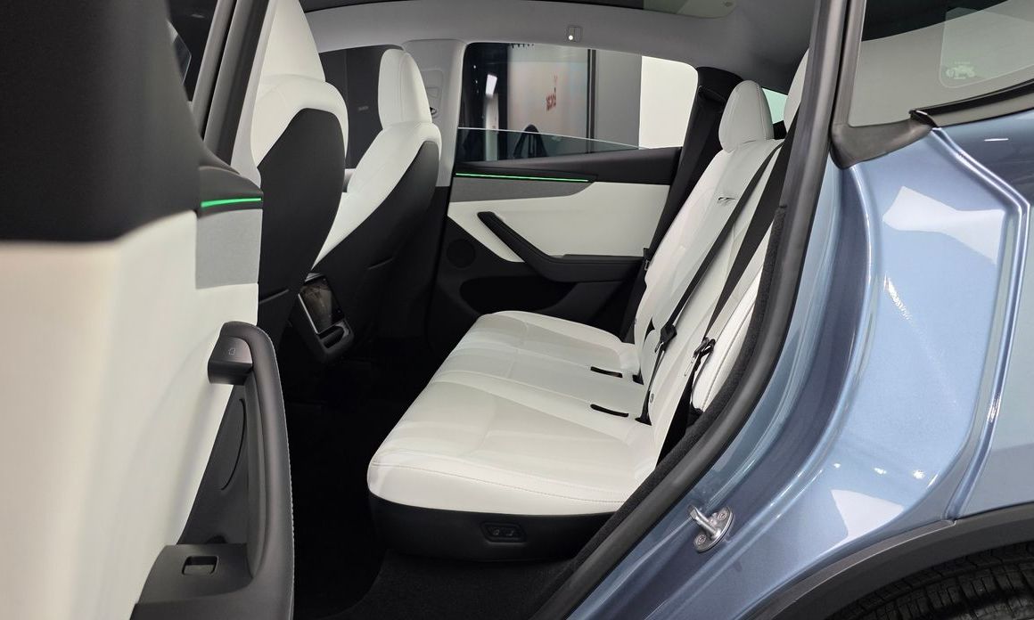 Tesla Model Y 2025