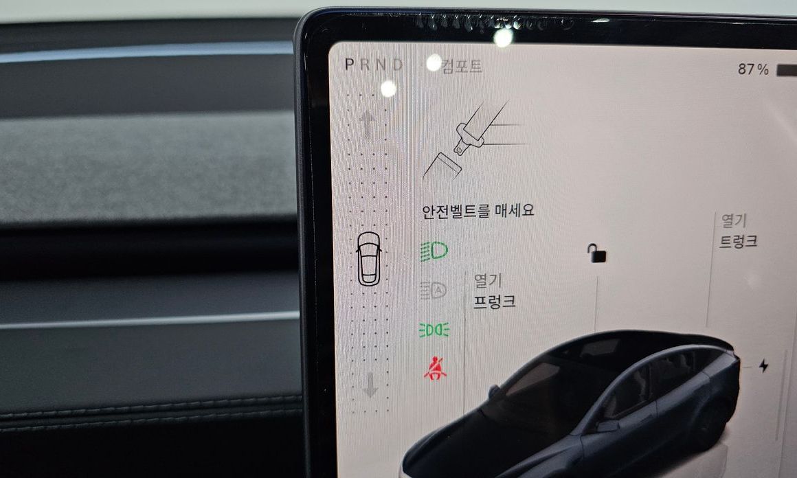Tesla Model Y 2025