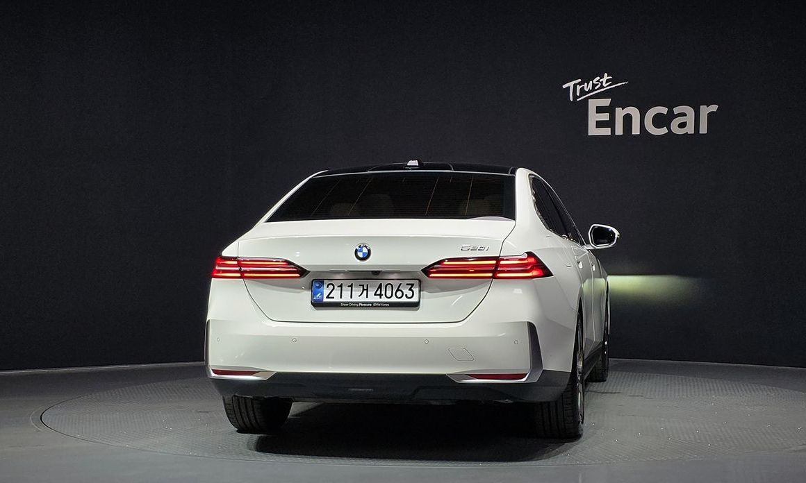 BMW 5-Series 2025