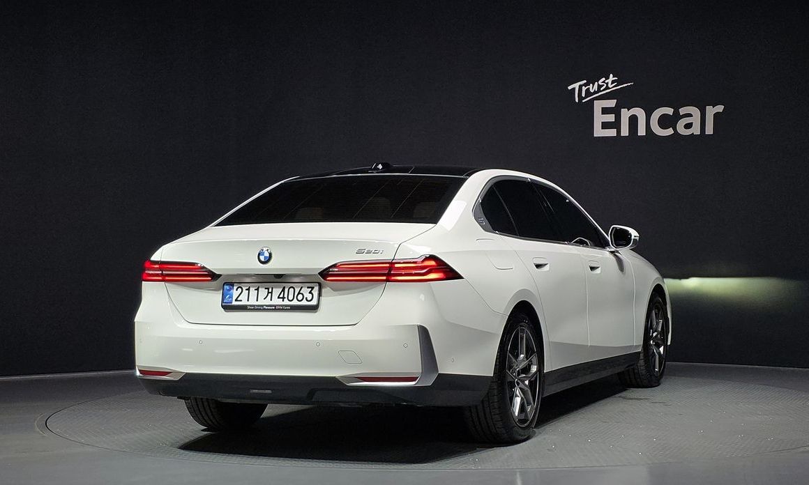 BMW 5-Series 2025