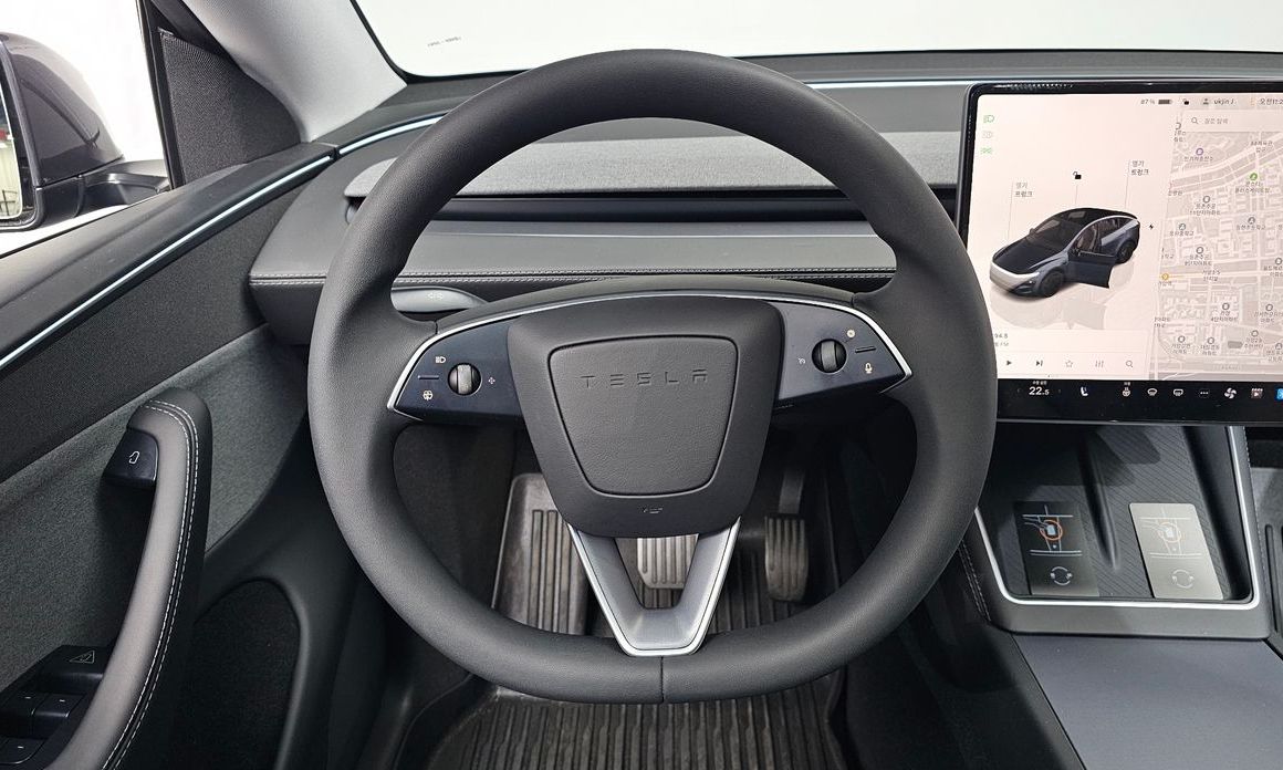 Tesla Model Y 2025