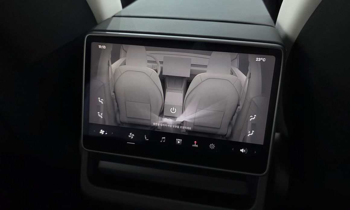 Tesla Model Y 2025