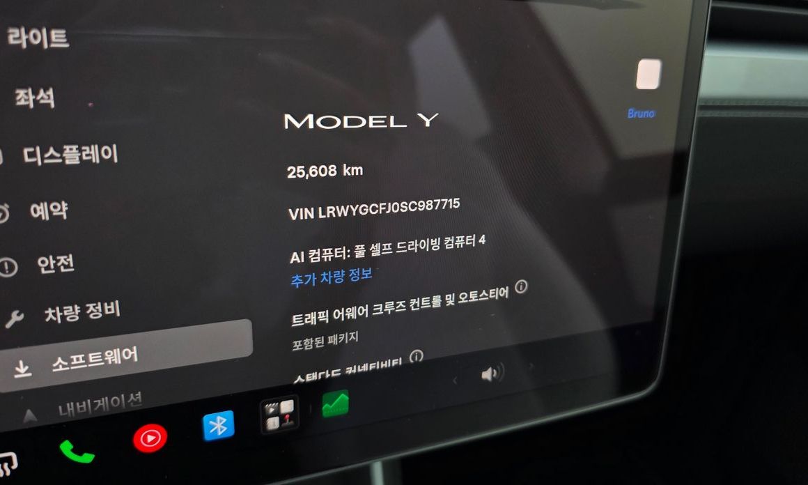 Tesla Model Y 2025