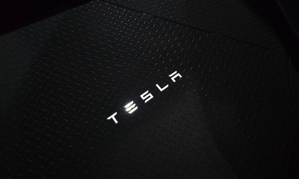 Tesla Model Y 2025