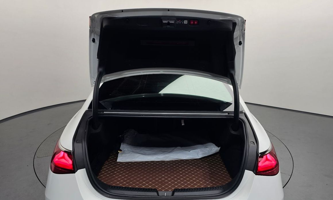 Mercedes-Benz E-Class 2024