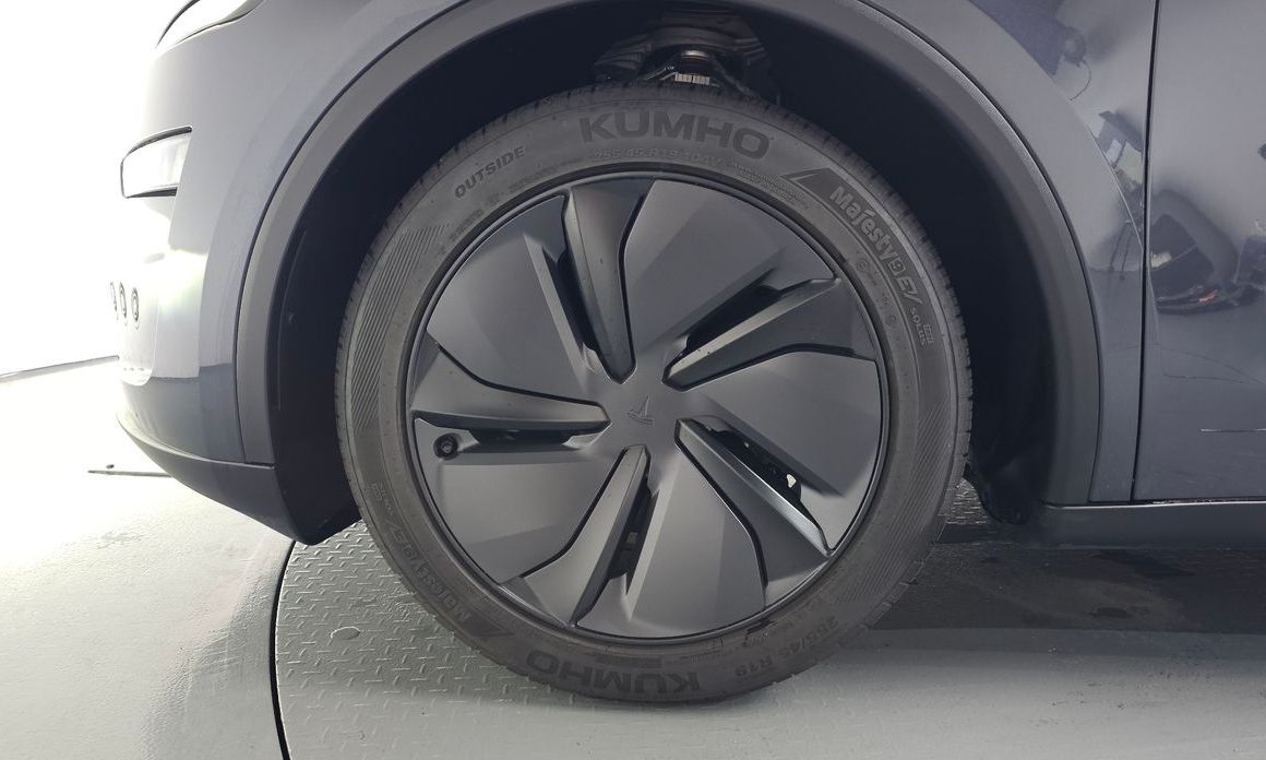 Tesla Model Y 2025