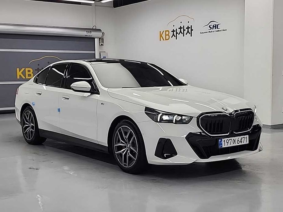 BMW 5-Series 2025