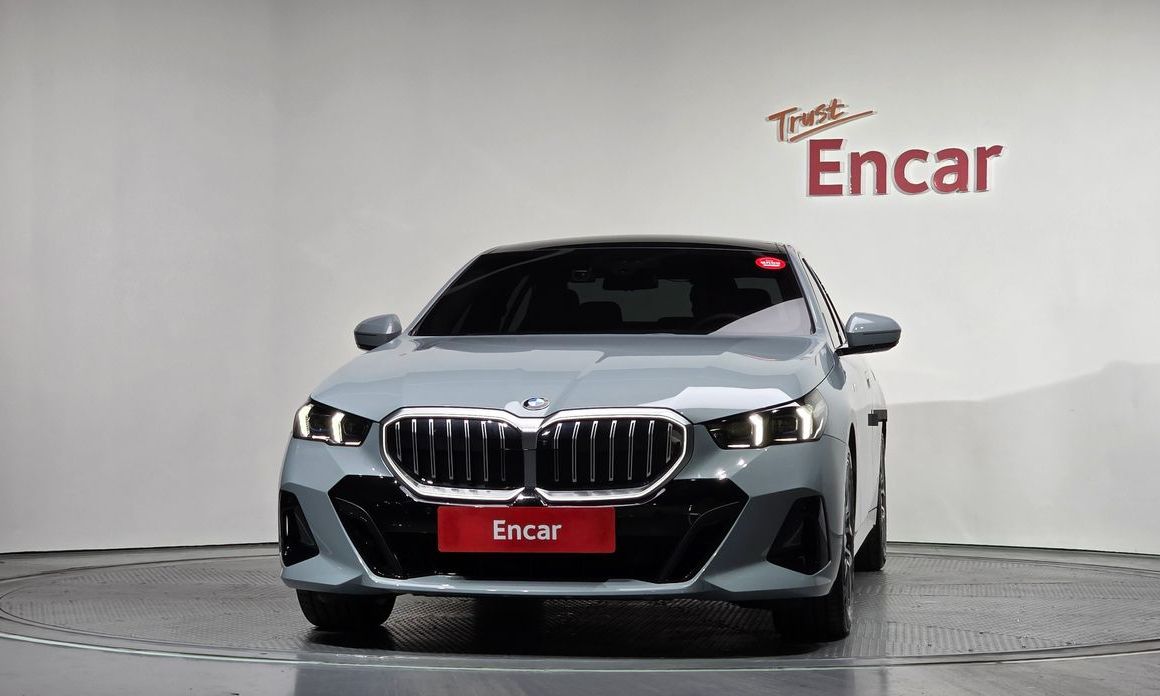 BMW 5-Series 2024