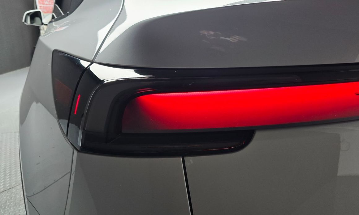 Tesla Model Y 2025