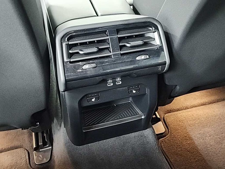 BMW 5-Series 2025