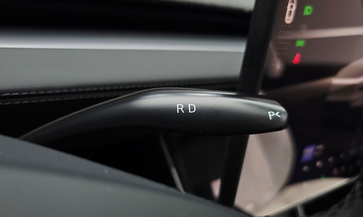 Tesla Model Y 2025