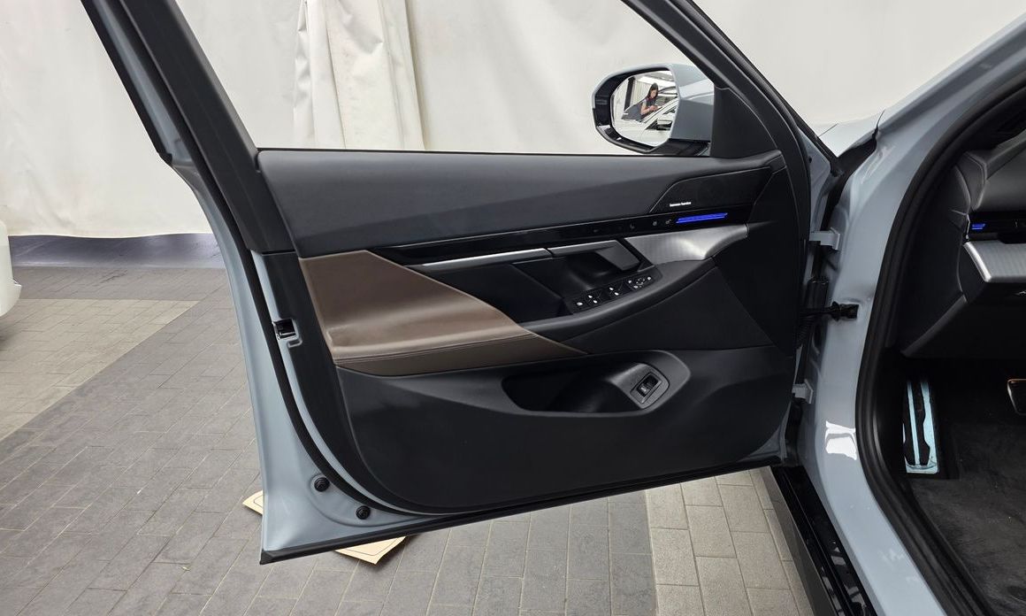 BMW 5-Series 2024