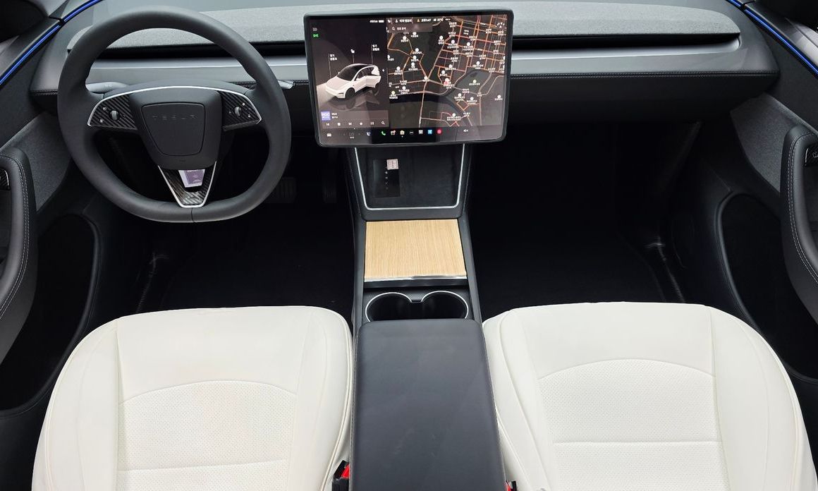 Tesla Model Y 2025
