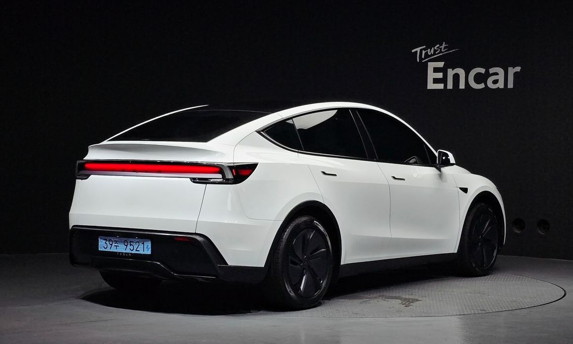 Tesla Model Y 2025