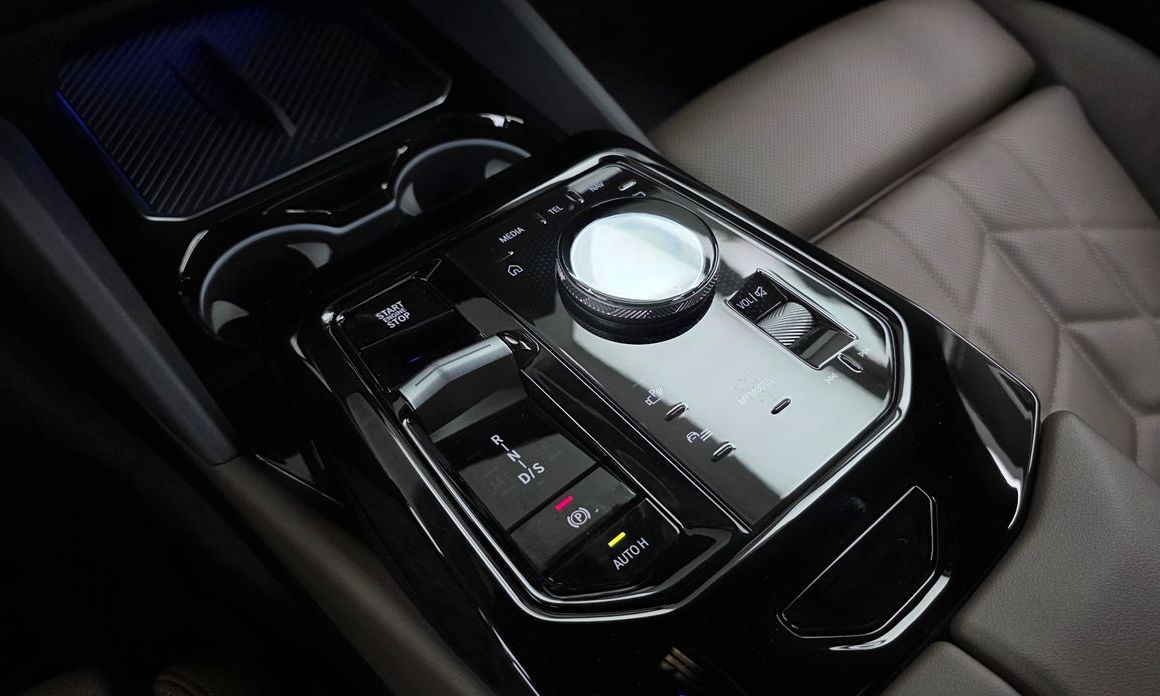BMW 5-Series 2024