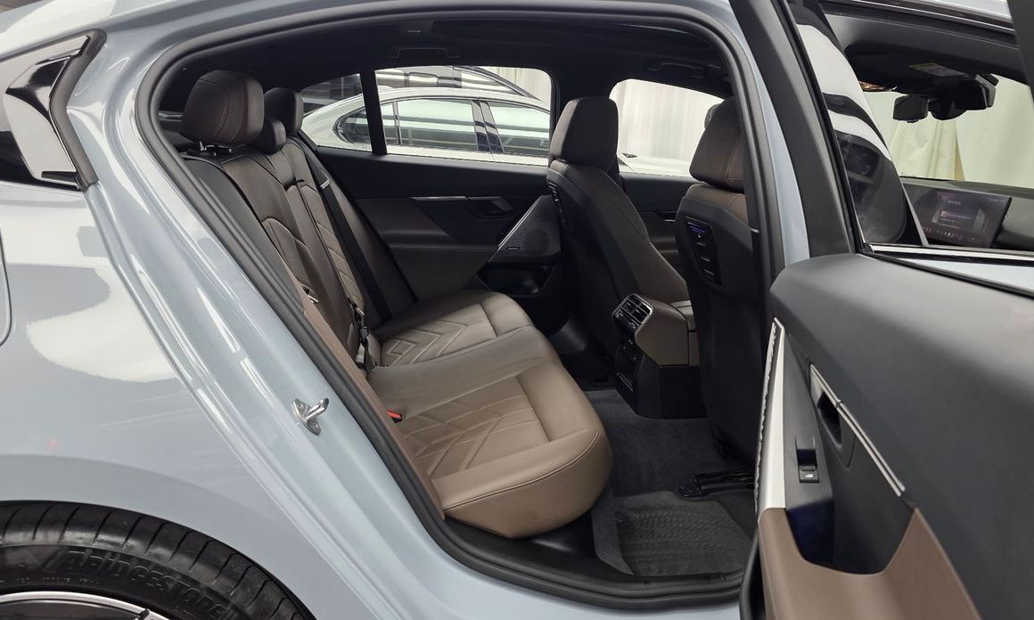 BMW 5-Series 2024