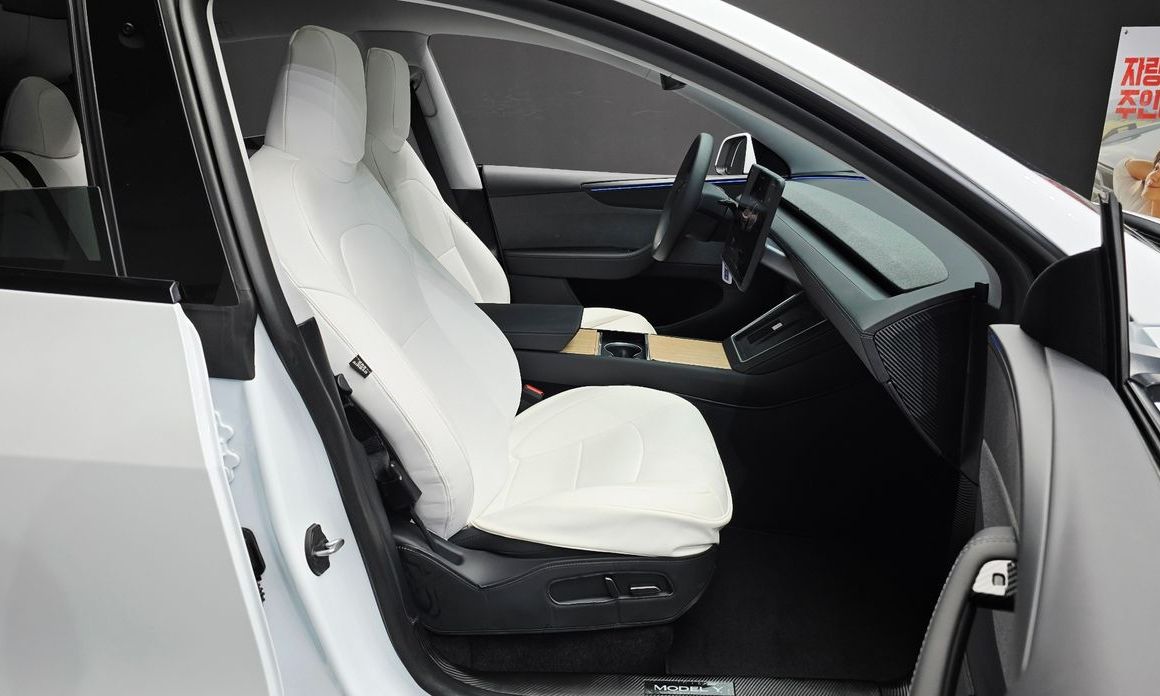 Tesla Model Y 2025