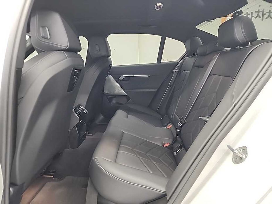 BMW 5-Series 2025