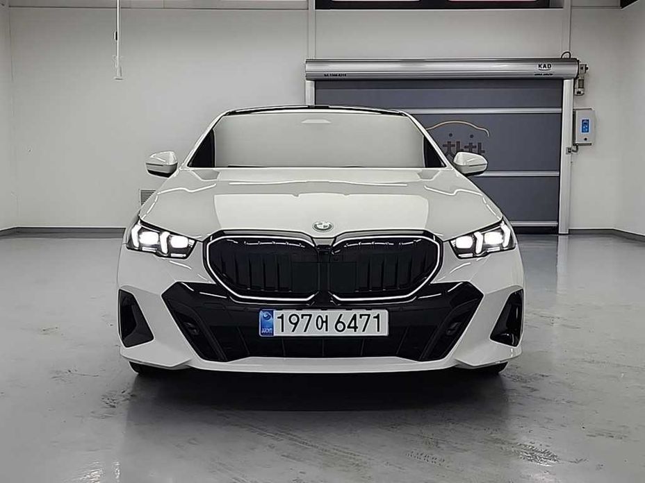 BMW 5-Series 2025